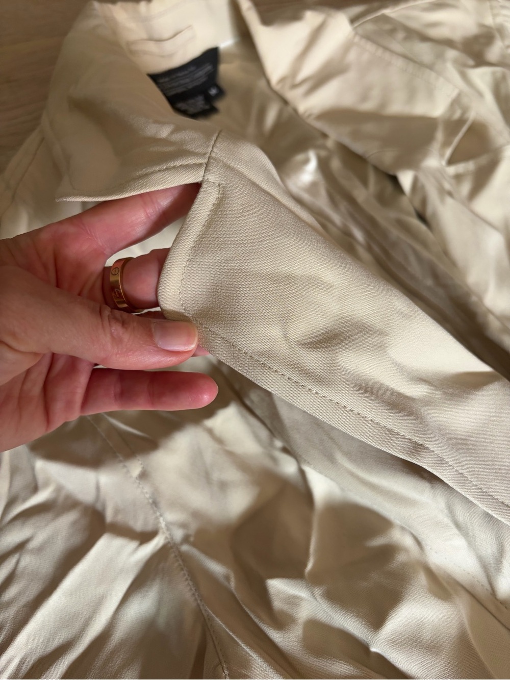 J. Peterman Light Beige Trench Coat 100% Silk excellent condition - Picture 5 of 6